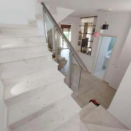 Villa Gjiri I Lalzit Perla Resort *