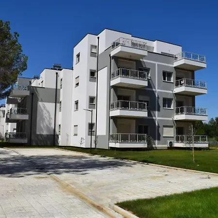 Villa Gjiri I Lalzit Perla Resort *
