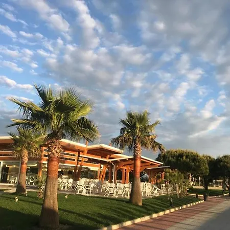 Villa Gjiri I Lalzit Perla Resort 别墅 Durrës